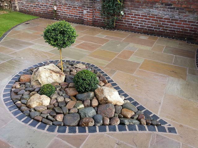 artistic garden design, pearl shaped flower bed